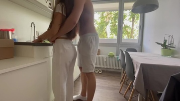 Megtapintotta a szobatársnője mutatós popsiját és már cumikázta is az acélos dárdáját Thumb