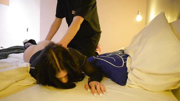 Elég gyakorta megdugom a tündibündi szajhámat és hálistennek nem feszélyezi ha videóra veszem Thumb