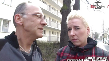 A németországi tatának sikerült becserkésznie egy virgonc szöszi szukát az út mentén Thumb