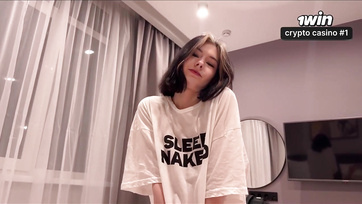 Felszökkent a dugópajtásához a motelba egy nagyot baszni a csipkés bugyijában a fiatal csalfa hölgyecske Thumb