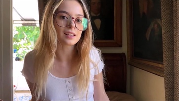 A cuki mostohahúgocskám a társasjátékozás közben megkóstolta a kolbászomat ami aztán besündörgött a puncikájába Thumb