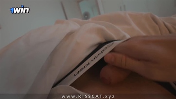 Először a kezével majd a forró nunusával segített be a kéjelgő nevelőanyám de így sem... Thumb