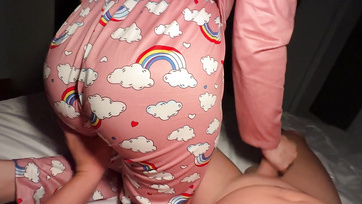 A múltkori után most tervezetten kötelezett a nagyseggű mostohanővérem hogy ne lőveljek bele a punijába Thumb