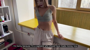 A bűbájos tini bula nem tudott csengetni az albérletért következésképp a tocsogós pináját kellett beáldoznia Thumb