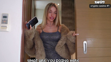 A dögös mostoha anyum elhívott a nappaliba és miután megsimogattam a lábfejét, rácuppant a cerkámra Thumb