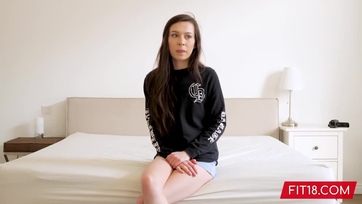 Röptében rádőlt a bránerre miután felvette a leggingszet a tüneményes 18 éves csajszi az előszűrésen Thumb
