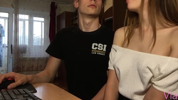 Szexfilm nézés közben benyirkosodott a bájos mostohanővérkém vaginája és nekikezdtünk nyalakodni Thumb