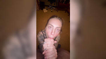 Miután beraktam a dákómat a szájába, már rimánkodott hogy kúrjam szét a mennyei nunikáját Thumb