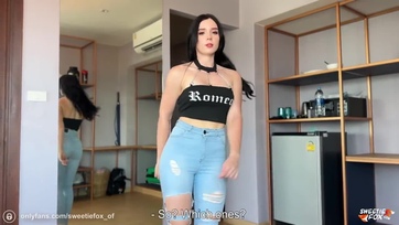 Megkefélhettem a mostohahúgocskám gégéjét és muffocskáját miután segítettem neki farmergatyát választani Thumb