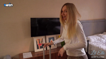 Rómában egy ágyikóban alukáltam a sexy nevelőmuterommal és reggelre már a termetes virslimen ügetett Thumb