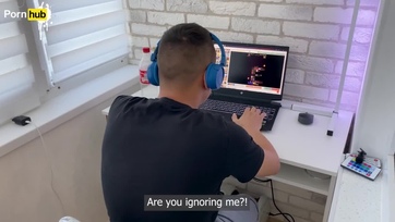 Tálcán szolgálta fel a sors a nagycicis mostoha anyum pinácskáját mikor berekedt az ágy alá Thumb
