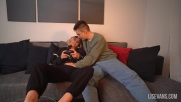 A 18 éves platinaszőke sunci gémelés közben hála istennek kapható volt egy cumizásra és szexre Thumb