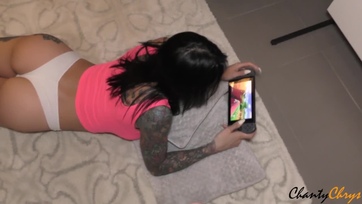 Az análisszex után sem adja alább a formás seggű barna hajú milf: a gégéjébe kéri a sok nedűt Thumb